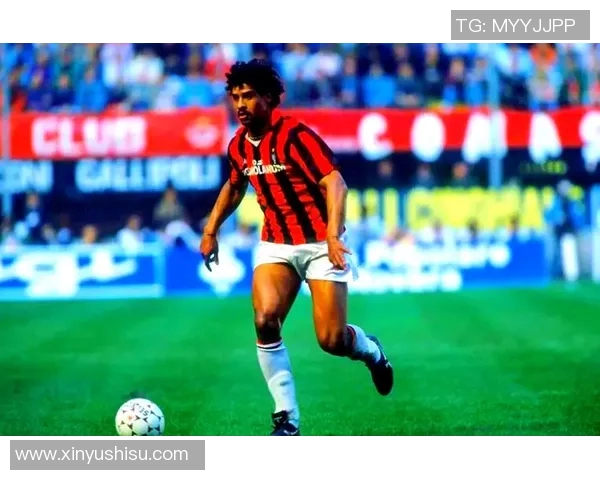 全球四大足球传奇球星风采全解析 经典瞬间及个人成就展示