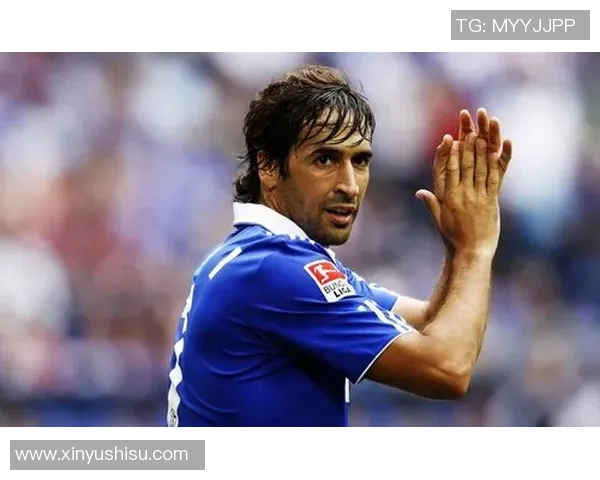 15号球星精彩瞬间：足球场上的绝佳表现与个人魅力展现